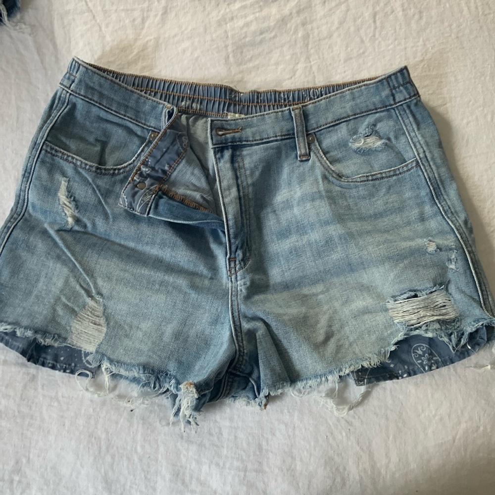 Light wash Aerie denim camp shorts.